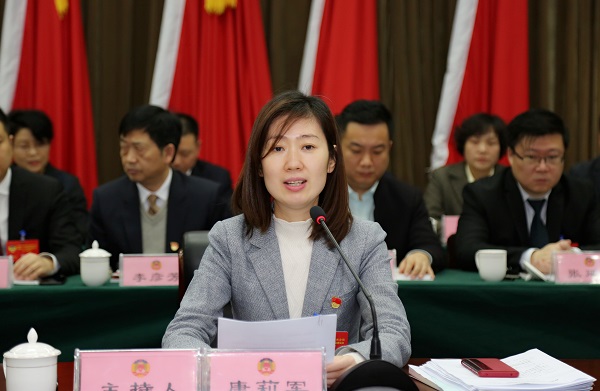 区委常委,统战部长唐莉军主持大会